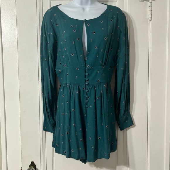 $128 NWT FREE PEOPLE Small LOVE GROWS LONG SLEEVE ROMPER GREEN COMBO - Picture 4 of 14